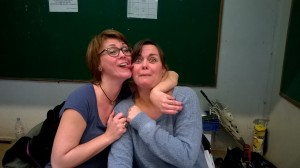 Les soeurs zinzin. Surtout celle de gauche !!